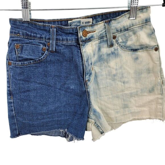 Levi's Upcycled Bleached Cutoff Jean Shorts 4 Mid Rise Stretch 5 Pocket Raw Hem - Picture 1 of 14